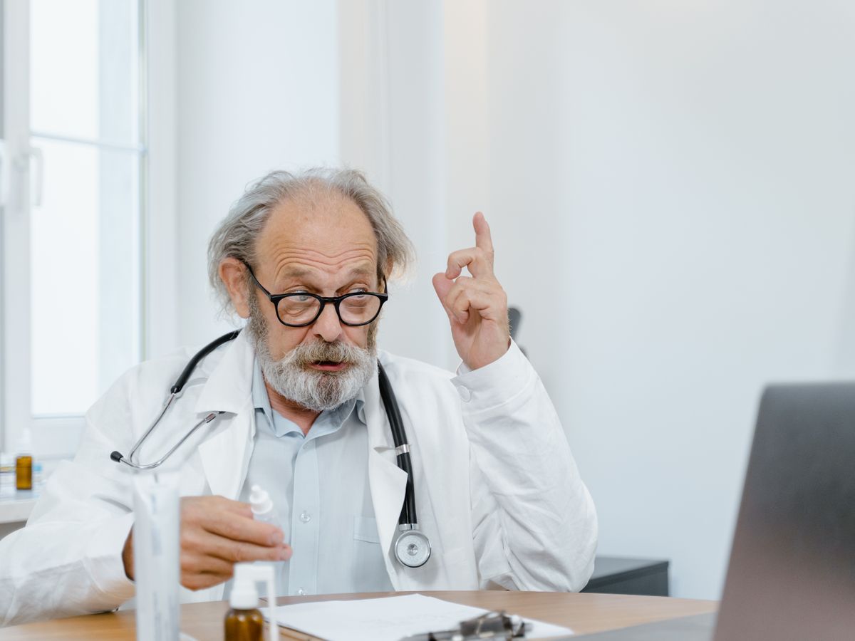 Doctor holding an online consultation